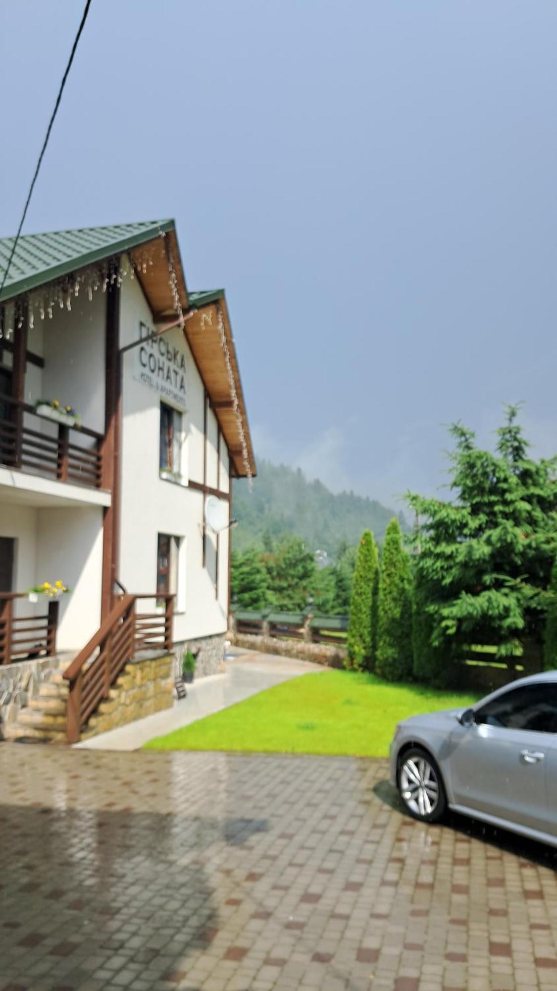 Girska Sonata Hotel & Apartments Mykulytschyn Zimmer foto